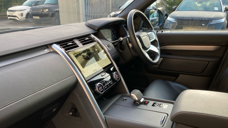 Land Rover Discovery 3.0 D300 Dynamic SE 5dr Auto Diesel Station Wagon